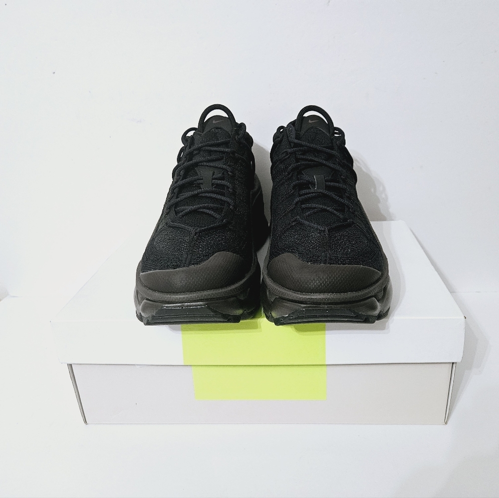 Nike Wmn Air Max Flyknit Venture - Picture 3 of 7